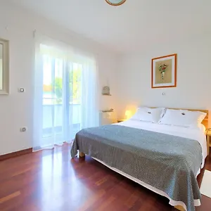 2* Panzió Lucija